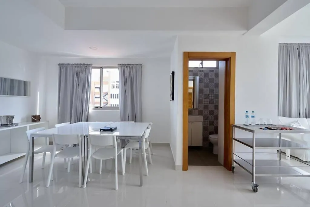 Escape Apartments, Balcony, Pool & Gym In La Julia Santo Domingo