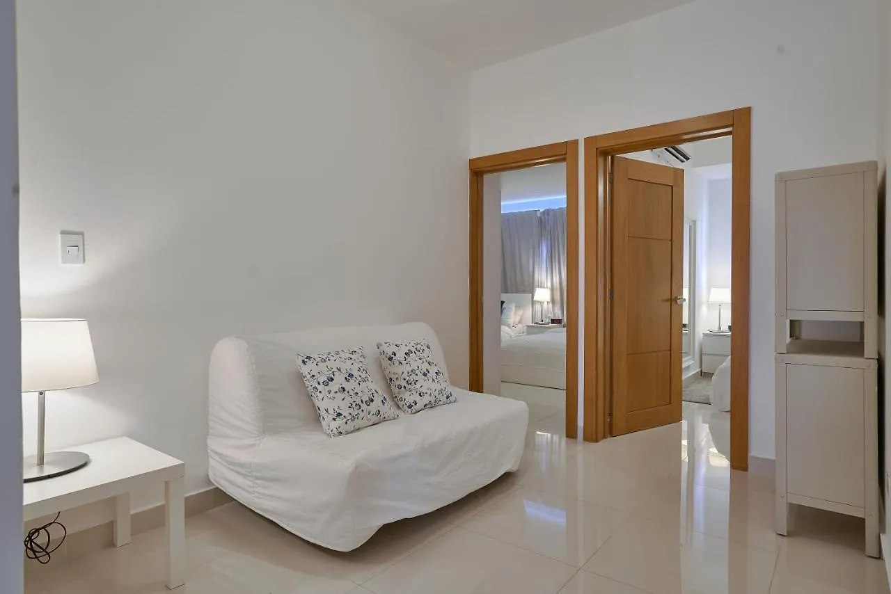 Escape Apartments, Balcony, Pool & Gym In La Julia Santo Domingo