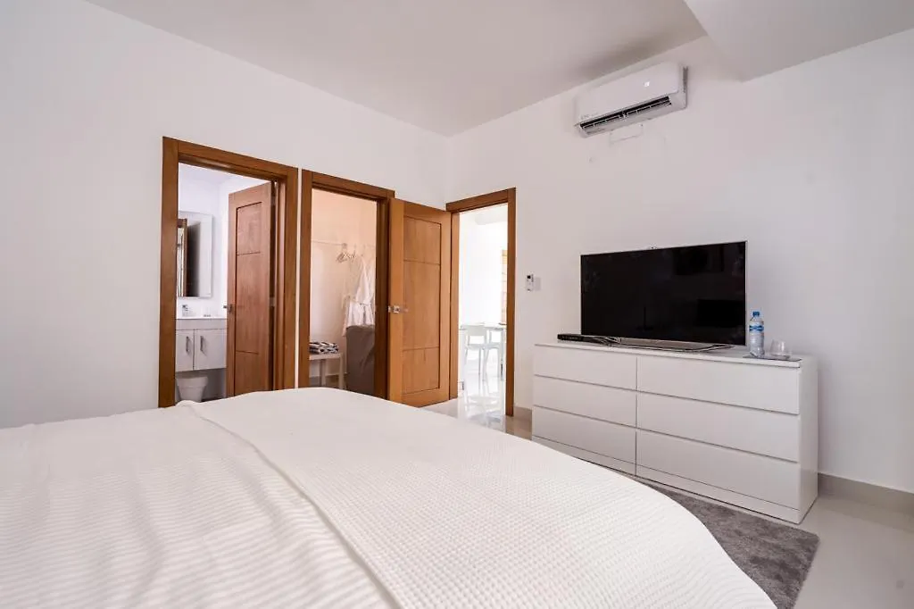 Escape Apartments, Balcony, Pool & Gym In La Julia Santo Domingo