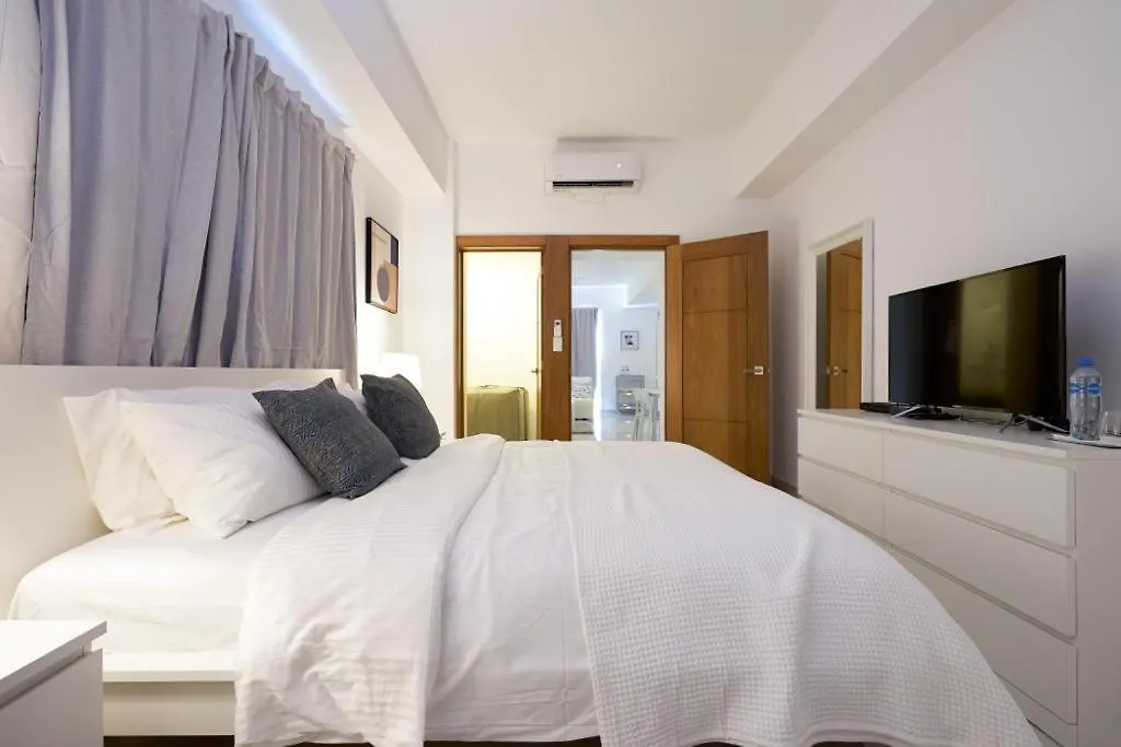 Escape Apartments, Balcony, Pool & Gym In La Julia Santo Domingo